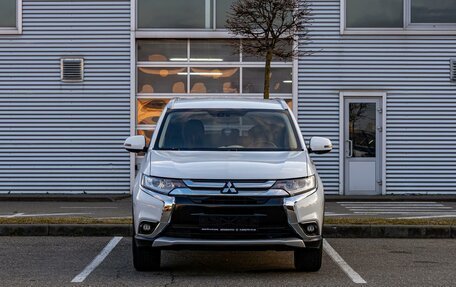 Mitsubishi Outlander III рестайлинг 3, 2017 год, 1 895 000 рублей, 2 фотография