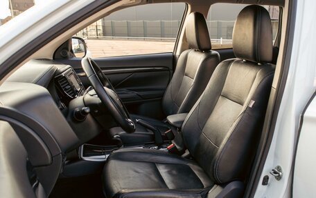 Mitsubishi Outlander III рестайлинг 3, 2017 год, 1 895 000 рублей, 11 фотография