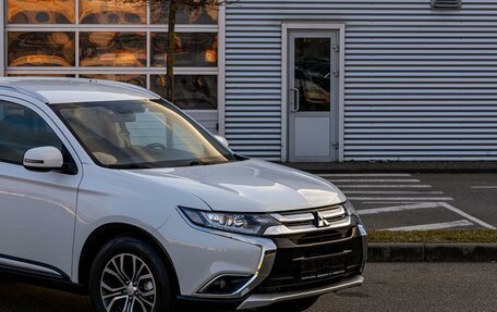 Mitsubishi Outlander III рестайлинг 3, 2017 год, 1 895 000 рублей, 8 фотография