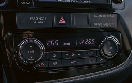 Mitsubishi Outlander III рестайлинг 3, 2017 год, 1 895 000 рублей, 15 фотография