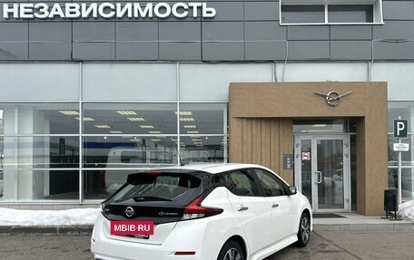 Nissan Leaf II, 2019 год, 1 950 000 рублей, 3 фотография