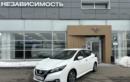 Nissan Leaf II, 2019 год, 1 950 000 рублей, 2 фотография