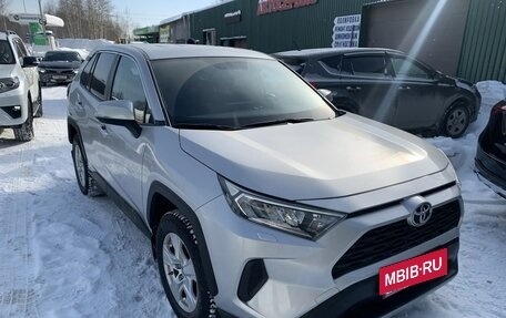 Toyota RAV4, 2022 год, 2 880 000 рублей, 2 фотография