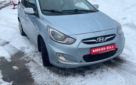 Hyundai Solaris II рестайлинг, 2011 год, 640 000 рублей, 1 фотография