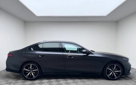 BMW 5 серия, 2024 год, 7 590 000 рублей, 9 фотография