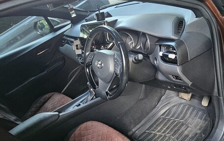 Toyota C-HR I рестайлинг, 2017 год, 1 800 000 рублей, 4 фотография