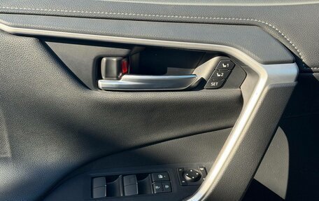 Toyota RAV4, 2020 год, 3 550 000 рублей, 19 фотография