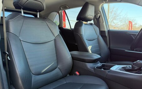 Toyota RAV4, 2020 год, 3 550 000 рублей, 31 фотография