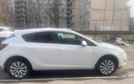 Opel Astra J, 2010 год, 710 000 рублей, 3 фотография
