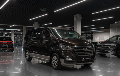 Hyundai H-1 II рестайлинг, 2018 год, 3 000 000 рублей, 2 фотография