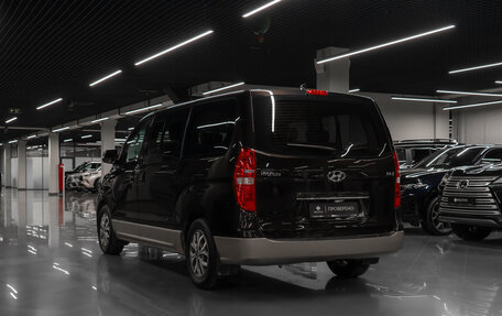 Hyundai H-1 II рестайлинг, 2018 год, 3 000 000 рублей, 4 фотография