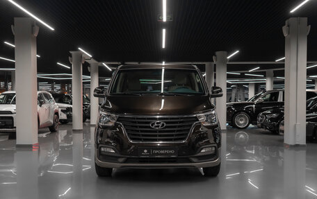 Hyundai H-1 II рестайлинг, 2018 год, 3 000 000 рублей, 3 фотография