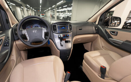 Hyundai H-1 II рестайлинг, 2018 год, 3 000 000 рублей, 7 фотография