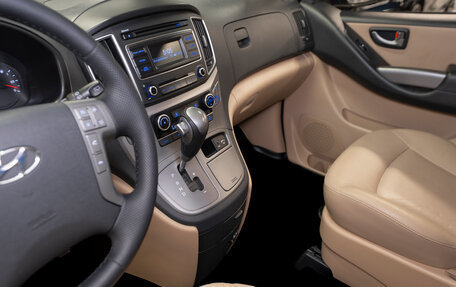 Hyundai H-1 II рестайлинг, 2018 год, 3 000 000 рублей, 15 фотография