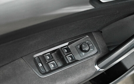 Volkswagen Touran III, 2019 год, 2 030 000 рублей, 17 фотография