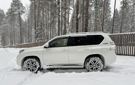 Toyota Land Cruiser Prado 150 рестайлинг 2, 2010 год, 2 600 000 рублей, 2 фотография