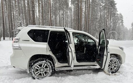 Toyota Land Cruiser Prado 150 рестайлинг 2, 2010 год, 2 600 000 рублей, 3 фотография