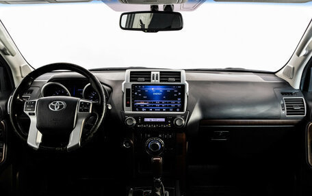 Toyota Land Cruiser Prado 150 рестайлинг 2, 2017 год, 3 599 000 рублей, 11 фотография