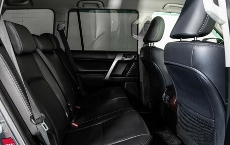 Toyota Land Cruiser Prado 150 рестайлинг 2, 2017 год, 3 599 000 рублей, 14 фотография