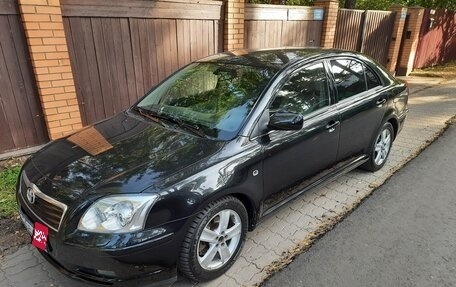 Toyota Avensis III рестайлинг, 2004 год, 550 000 рублей, 1 фотография