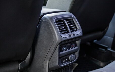 Volkswagen Tiguan II, 2019 год, 2 398 000 рублей, 21 фотография