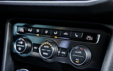 Volkswagen Tiguan II, 2019 год, 2 398 000 рублей, 27 фотография