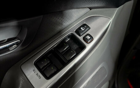 Toyota Land Cruiser Prado 120 рестайлинг, 2006 год, 2 000 000 рублей, 12 фотография