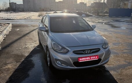 Hyundai Solaris II рестайлинг, 2011 год, 650 000 рублей, 1 фотография