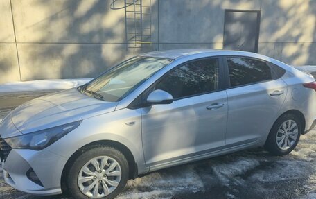 Hyundai Solaris II рестайлинг, 2021 год, 1 340 000 рублей, 2 фотография