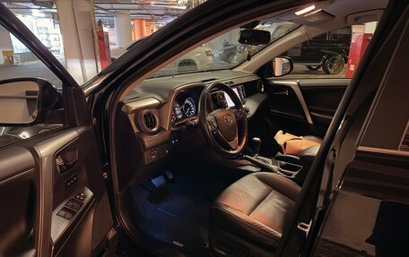 Toyota RAV4, 2019 год, 3 800 000 рублей, 7 фотография