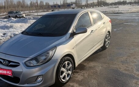 Hyundai Solaris II рестайлинг, 2011 год, 650 000 рублей, 2 фотография