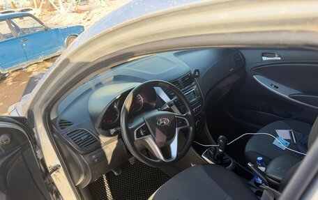 Hyundai Solaris II рестайлинг, 2011 год, 650 000 рублей, 8 фотография