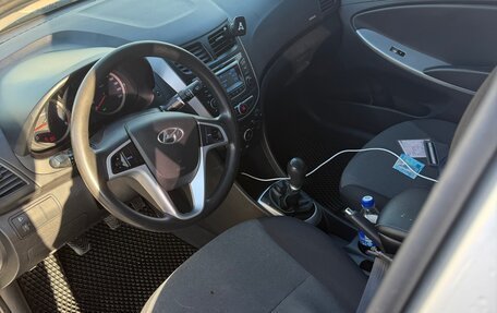 Hyundai Solaris II рестайлинг, 2011 год, 650 000 рублей, 7 фотография