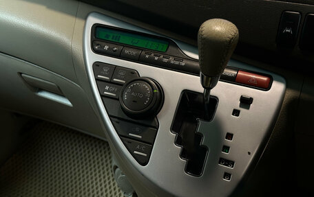 Toyota ISis I, 2010 год, 1 000 000 рублей, 10 фотография