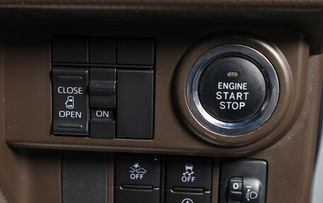 Toyota Roomy I, 2021 год, 1 029 000 рублей, 11 фотография