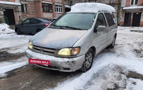 Toyota Sienna I, 2001 год, 455 555 рублей, 2 фотография