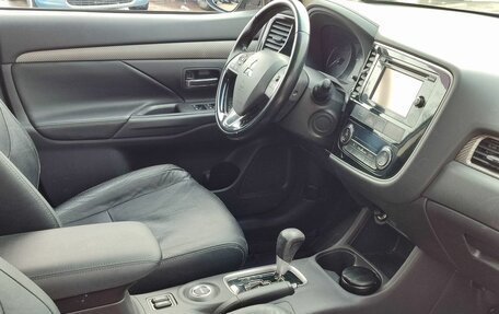 Mitsubishi Outlander III рестайлинг 3, 2015 год, 1 462 000 рублей, 9 фотография