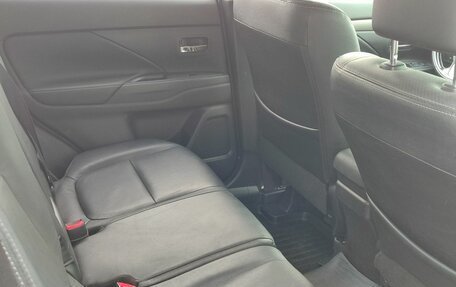 Mitsubishi Outlander III рестайлинг 3, 2015 год, 1 462 000 рублей, 11 фотография