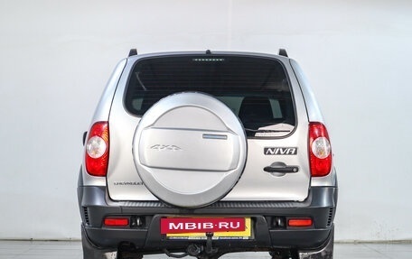 Chevrolet Niva I рестайлинг, 2018 год, 859 000 рублей, 6 фотография