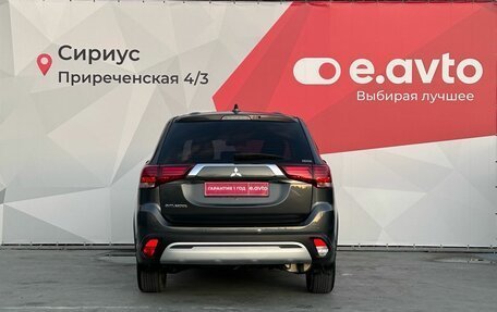 Mitsubishi Outlander III рестайлинг 3, 2021 год, 2 590 000 рублей, 5 фотография