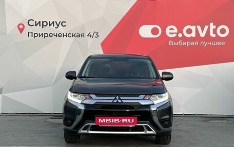 Mitsubishi Outlander III рестайлинг 3, 2021 год, 2 590 000 рублей, 2 фотография