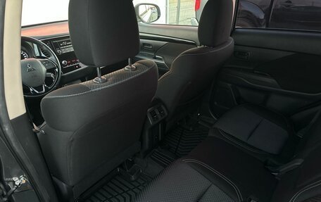 Mitsubishi Outlander III рестайлинг 3, 2021 год, 2 590 000 рублей, 15 фотография