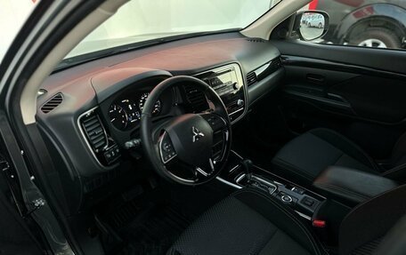 Mitsubishi Outlander III рестайлинг 3, 2021 год, 2 590 000 рублей, 14 фотография