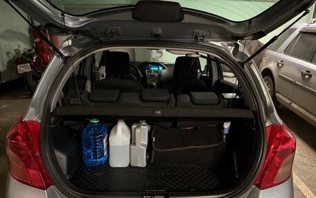 Toyota Yaris III рестайлинг, 2007 год, 620 000 рублей, 11 фотография