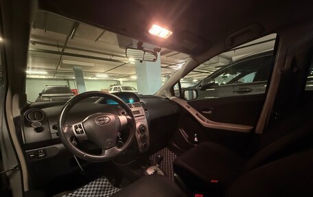 Toyota Yaris III рестайлинг, 2007 год, 620 000 рублей, 5 фотография