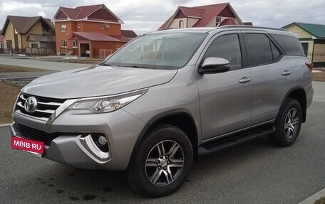 Toyota Fortuner II, 2019 год, 3 850 000 рублей, 2 фотография