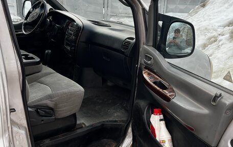 Hyundai H-1 II рестайлинг, 2004 год, 320 000 рублей, 11 фотография