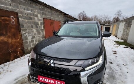 Mitsubishi Outlander III рестайлинг 3, 2021 год, 3 350 000 рублей, 1 фотография