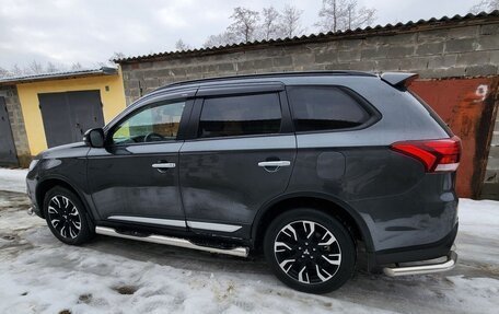 Mitsubishi Outlander III рестайлинг 3, 2021 год, 3 350 000 рублей, 9 фотография