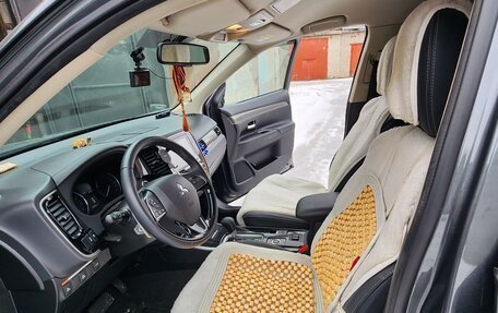 Mitsubishi Outlander III рестайлинг 3, 2021 год, 3 350 000 рублей, 4 фотография